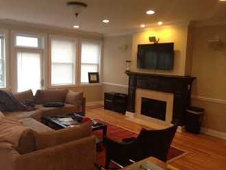2847 N. Southport 2-4 Beds Apartment for Rent