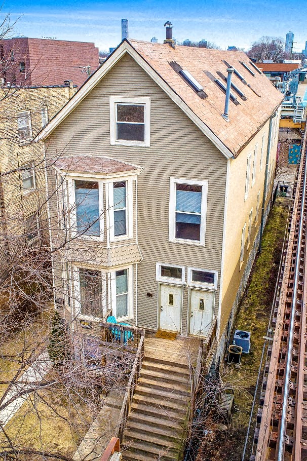 an old house sitting on the side of the train tracks