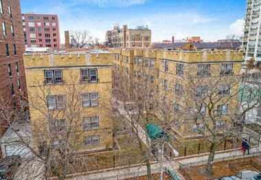 3912-28 N. Pine Grove 1-3 Beds Apartment for Rent