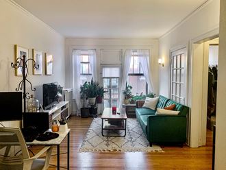 428-36 W. Surf 1 Bed Apartment for Rent