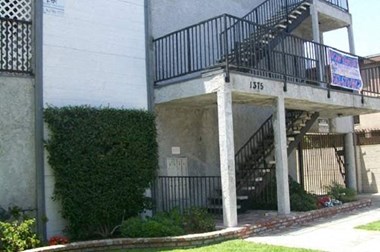 1375 Temple Ave. 2 Beds Apartment for Rent