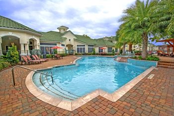 Swimming Pool and Sundeck at Houston Apartment in the Energy Corridor