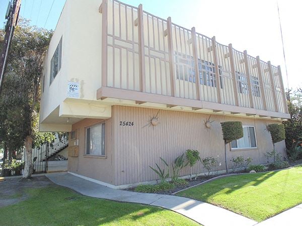 25424 Western Ave. 1-2 Beds Apartment for Rent - Photo Gallery 1