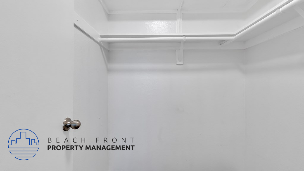 the interior of a shower room with white walls and a white ceiling with a white