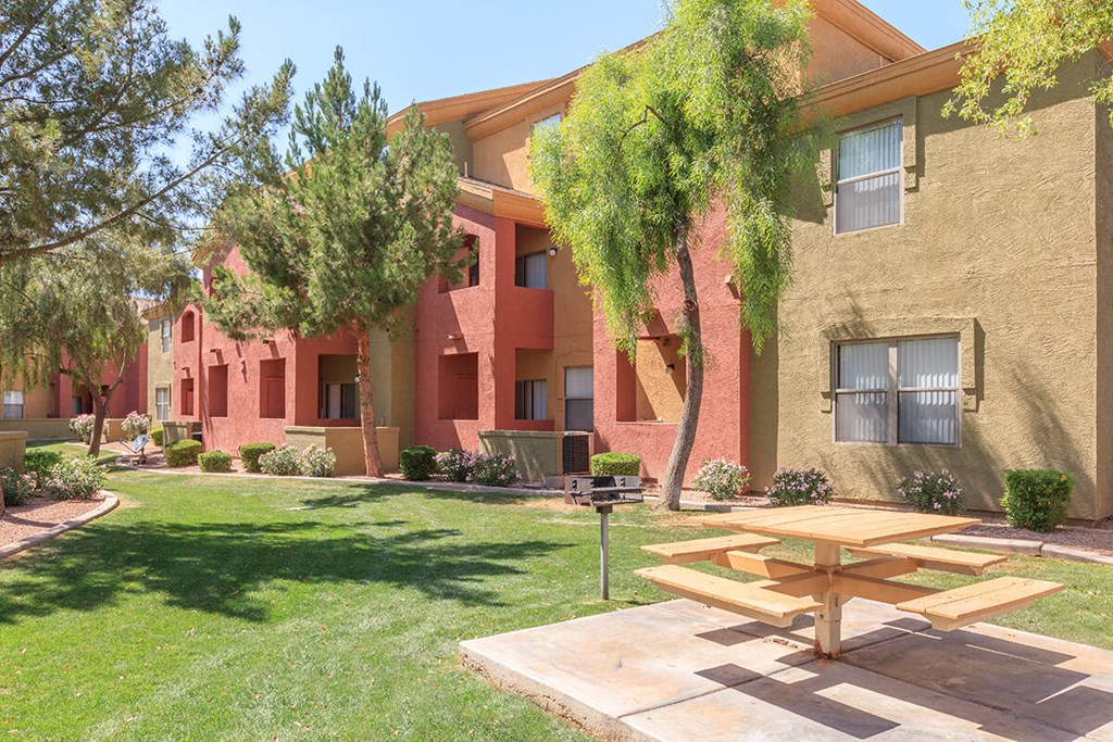 a picnic table in front of an apartment building