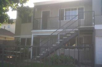 1931 Pomona Ave. 2-3 Beds Apartment for Rent