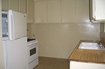 1155-1159 E. 10th St. 3 Beds Apartment for Rent - Photo Gallery 2