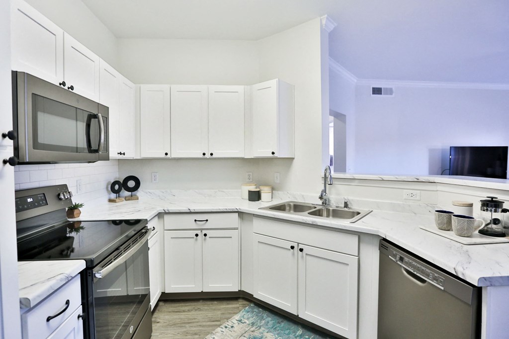 Fully Furnished Kitchen at The Vineyards of Colorado Springs, Colorado Springs, Colorado