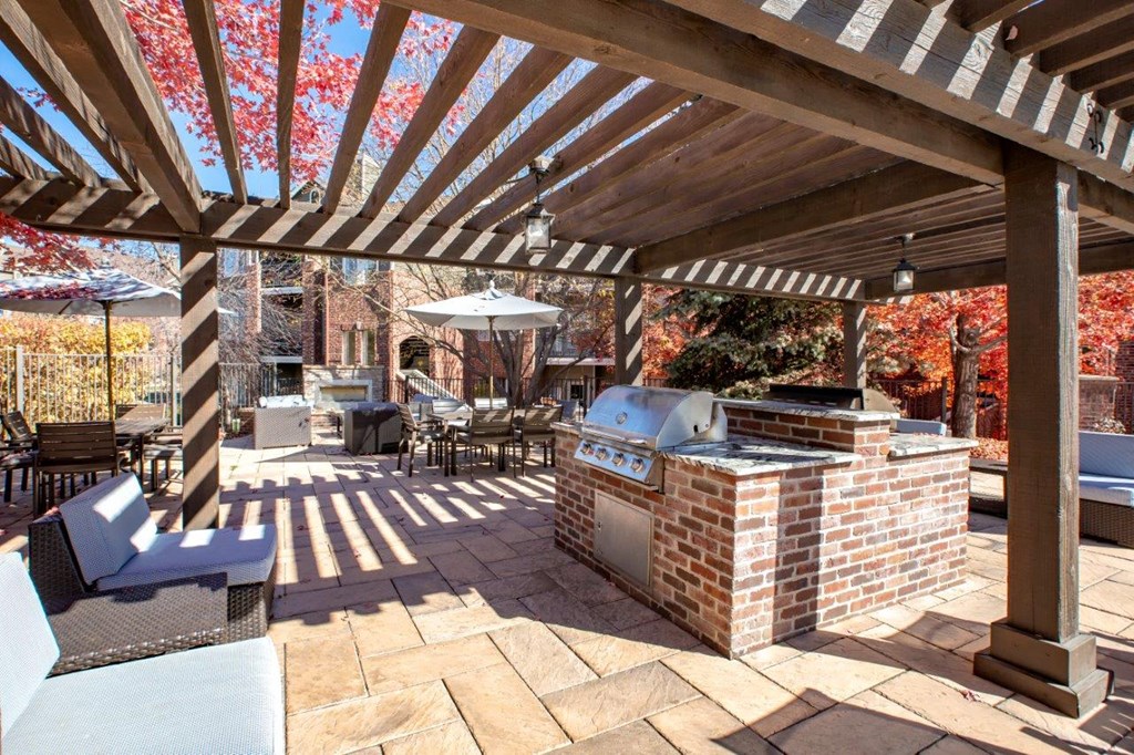 Mountain gate barbeque pit