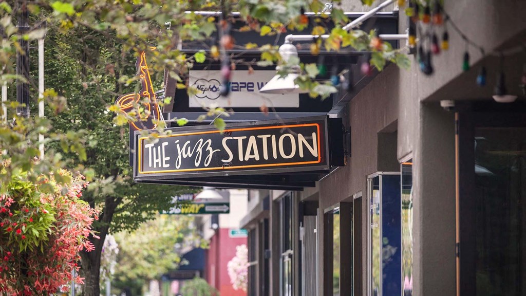 a sign for the york station on a city street