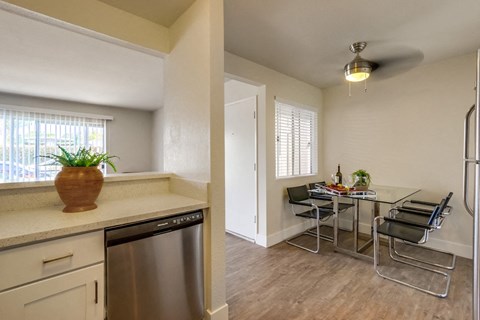 Newport Seacrest Apartments Furnished Apartment Dining Room