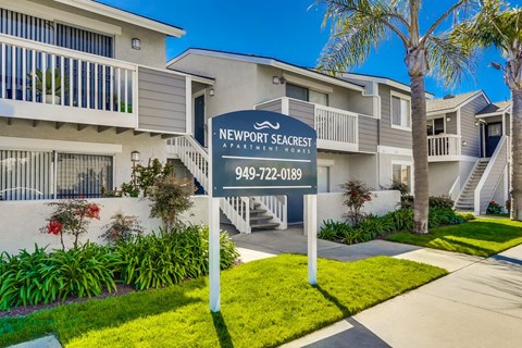 Newport Seacrest Apartments Exterior Front Sign