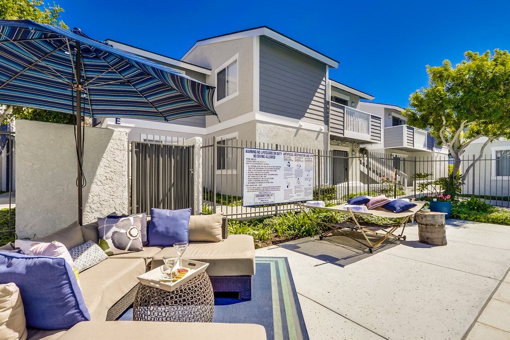 Newport Seacrest Apartments Lifestyle - Outdoor Lounge Area