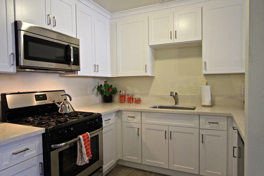 Newport Seacrest Apartments Furnished Apartment Kitchen