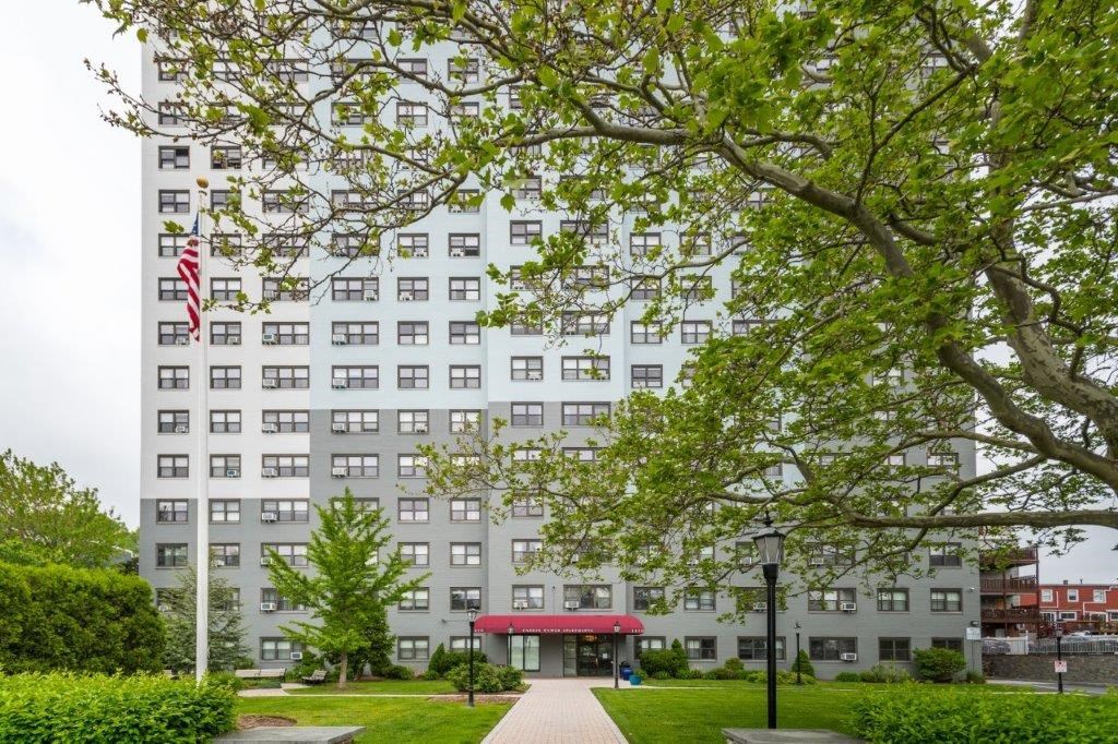 the building in which the hotel is located