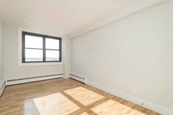 1410 Columbia Road 1-3 Beds Apartment for Rent - Photo Gallery 10