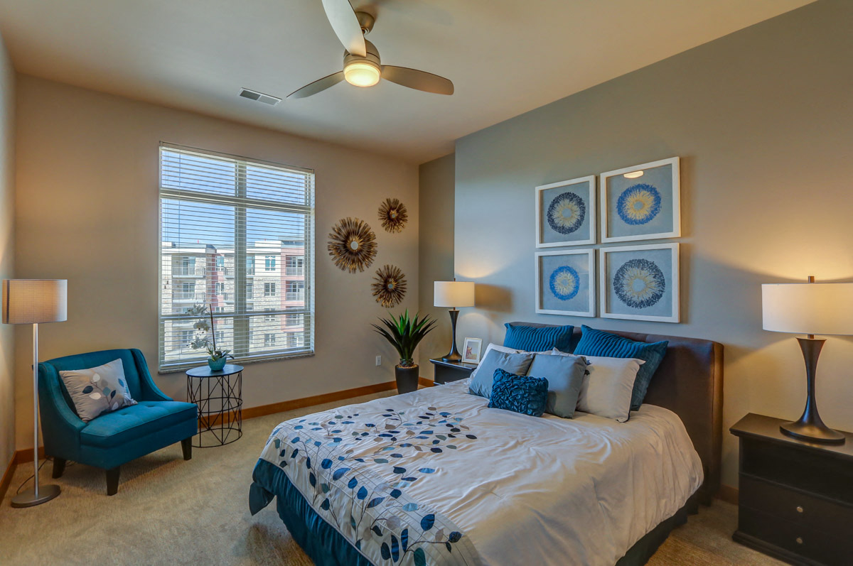 spacious bedrooms at the district flats apartments in lenexa