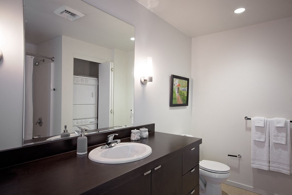 crane--9 3  Portland, OR Crane Flats and Lofts bathroom