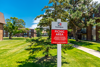 Picnic Area with Charcoal Grills at Knottingham Apartments, Michigan