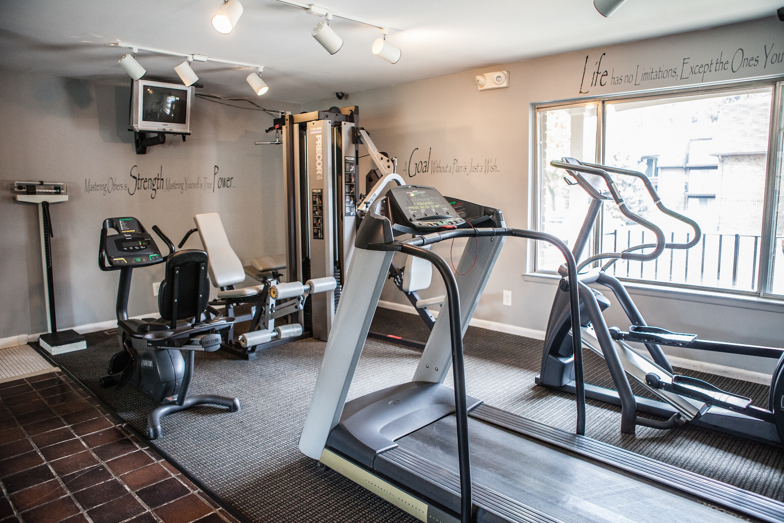 Apartments in Clinton Township, MI Knottingham Apartments