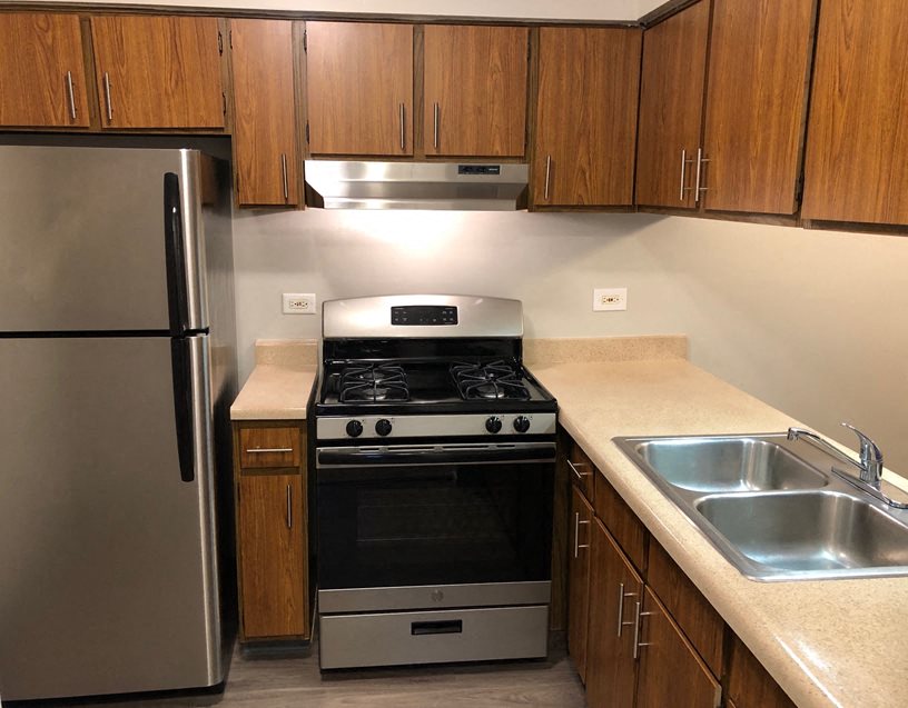 1BR, 1BA Standard D-Style Kitchen with Stainless Steel option