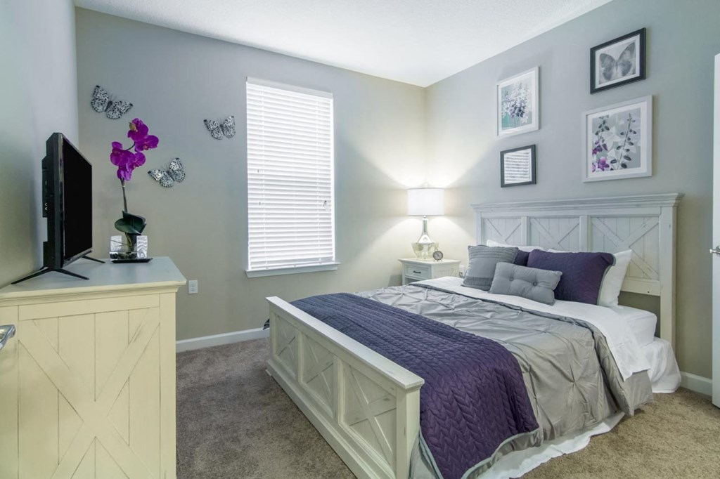 Beautiful Bright Bedroom With Wide Windows Beautiful Bright Bedroom With Wide Windows at The Oasis at Lake Bennet, Ocoee