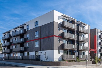 748 Wilcox Ave 2-3 Beds Apartment for Rent - Photo Gallery 2