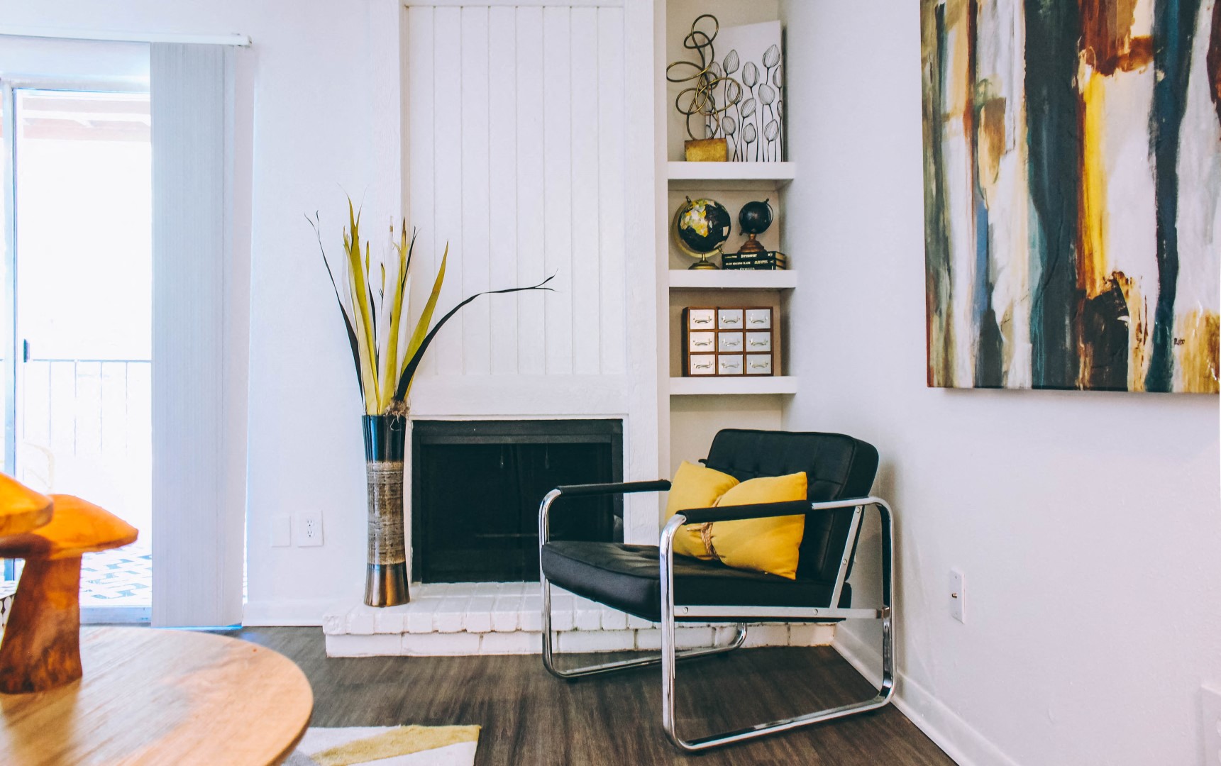plank vinyl flooring in apartments near barton creek