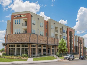 3230 Hillcrest Dr 1-3 Beds Apartment, Affordable for Rent - Photo Gallery 2