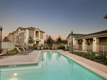 1500 Four Seasons Ln 1-3 Beds Apartment, Affordable for Rent - Photo Gallery 3