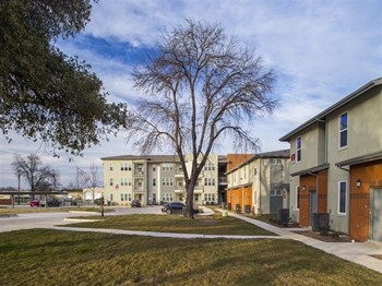 2003 S. Zarzamora St 1-4 Beds Apartment, Affordable for Rent - Photo Gallery 3