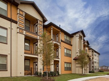 8125 Mills Drive 1-4 Beds Apartment, Affordable for Rent - Photo Gallery 5