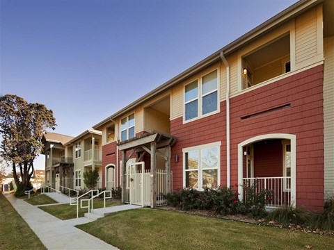 2901 Race Street 1-3 Beds Apartment for Rent