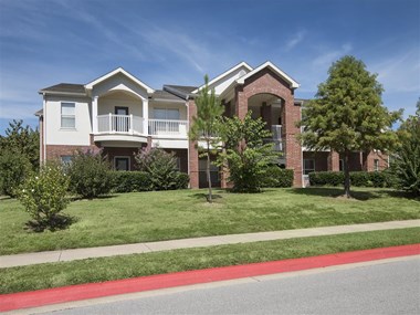 400 S. Futrall Drive 1-2 Beds Apartment for Rent - Photo Gallery 1
