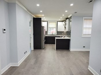 2141 W Fletcher St 2 Beds Apartment for Rent - Photo Gallery 3