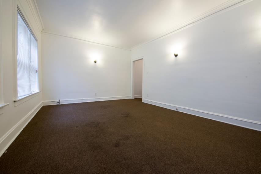 7934 S Wabash Ave Apartments Chicago Living Room