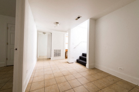 7241 S Phillips Ave Apartments Chicago Living Room