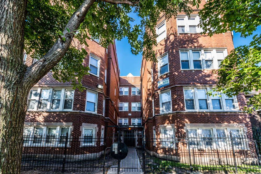 Chicago Lawn Apartments for rent | 6230 S Artesian Ave Bathroom