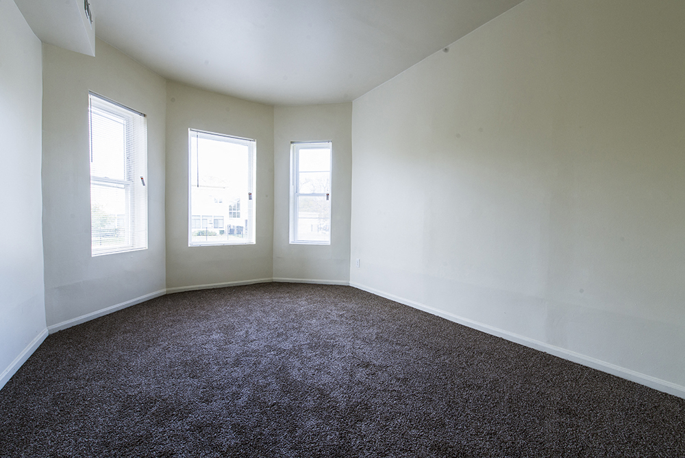 327 S Central Park Ave Apartments Chicago Living Room