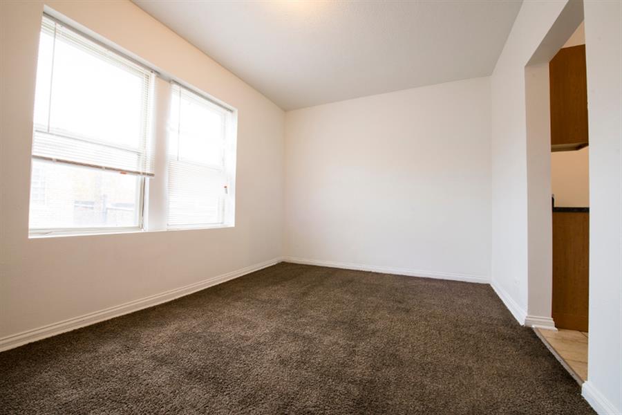 6700 S Indiana Ave Apartments Chicago Living Room