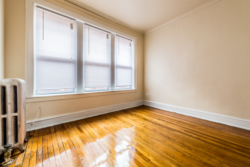 Park Manor Apartments for rent in Chicago | 212 E 69th Pl Bedroom