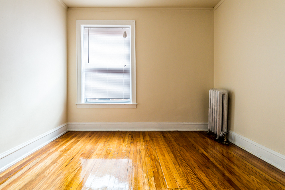 Park Manor Apartments for rent in Chicago | 212 E 69th Pl Bedroom