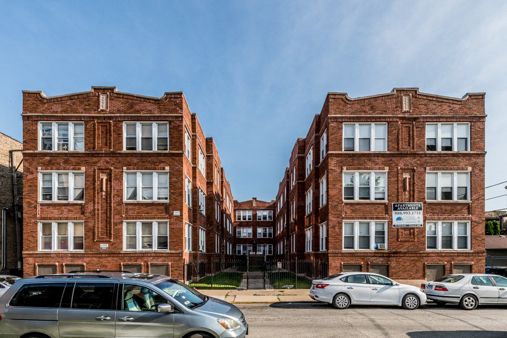 Park Manor Apartments for rent in Chicago | 212 E 69th Pl