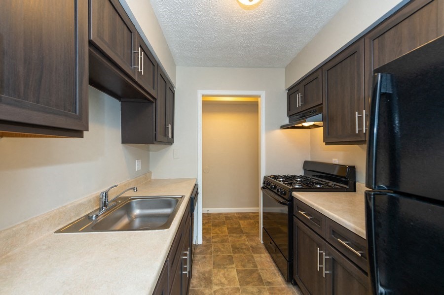 Pangea Groves Apartments Indianapolis Kitchen