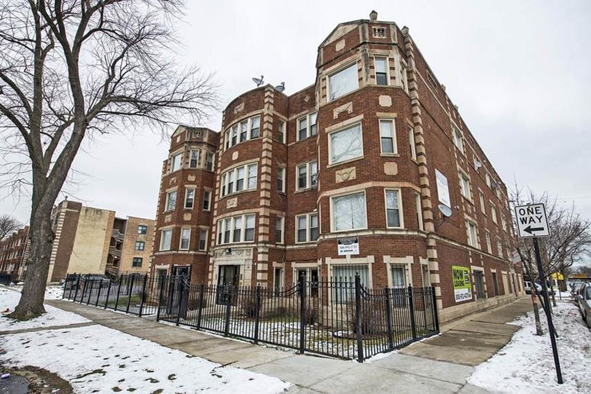 8253 S Ingleside Ave Apartments Chicago Exterior - Photo Gallery 1