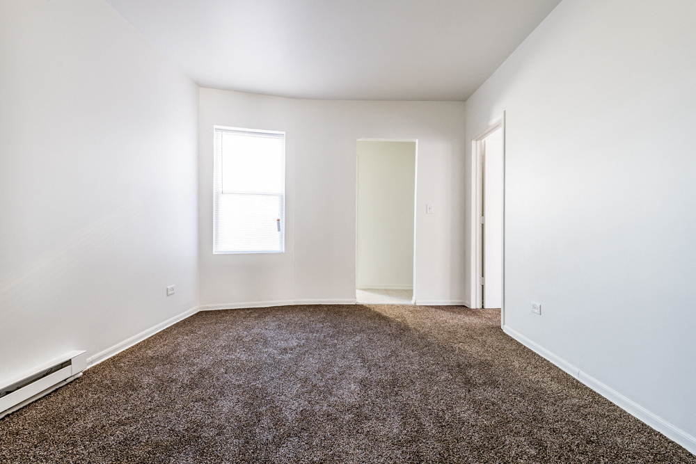 Austin Chicago, IL Apartments for Rent Living Room | 5100 W Monroe