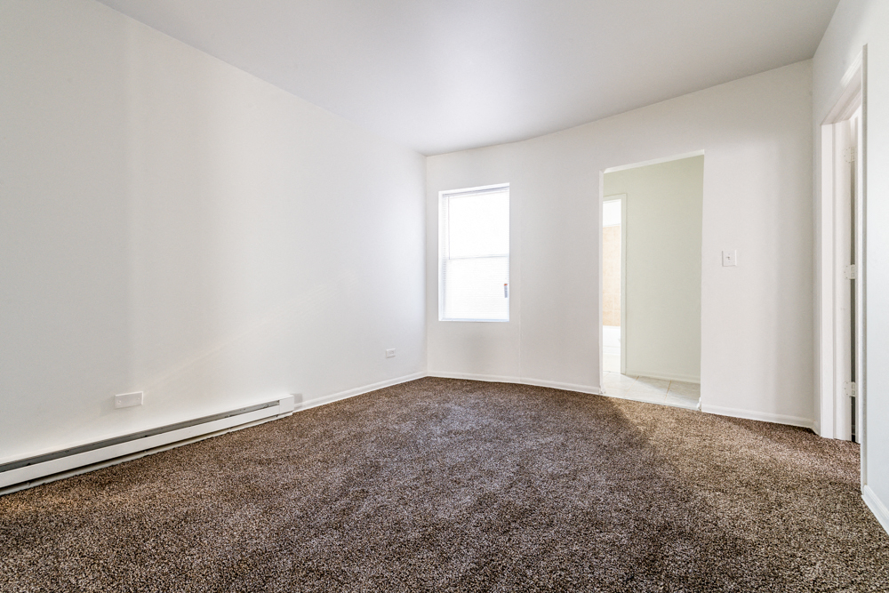Austin Chicago, IL Apartments for Rent Living Room | 5100 W Monroe