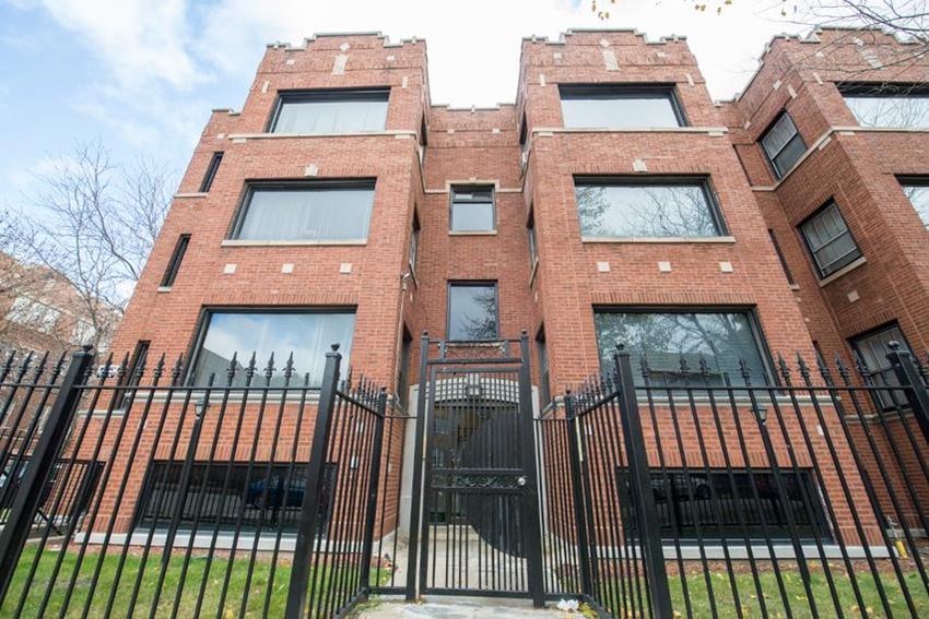 7801 S Kingston Ave Apartments Chicago Exterior - Photo Gallery 1