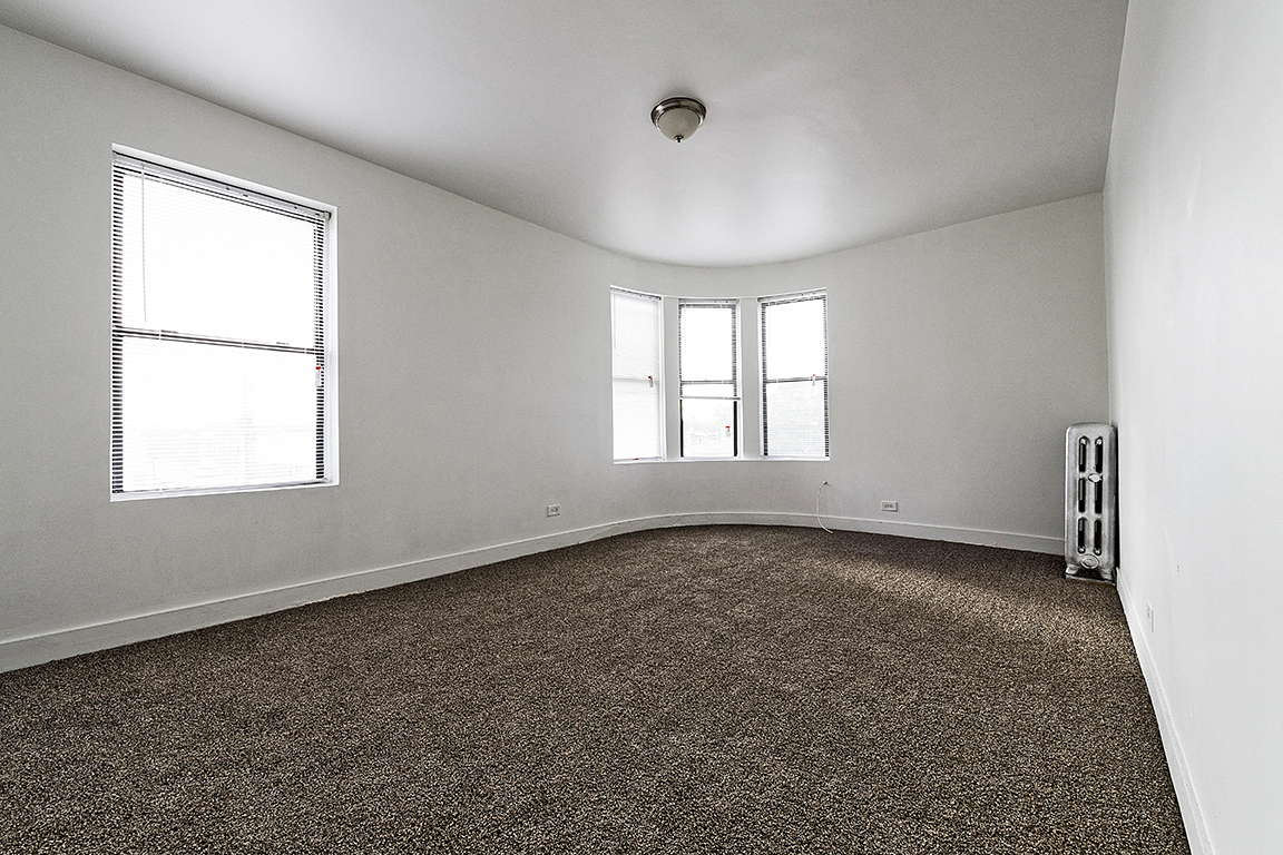 808 W 76th St Apartments Chicago Living Room