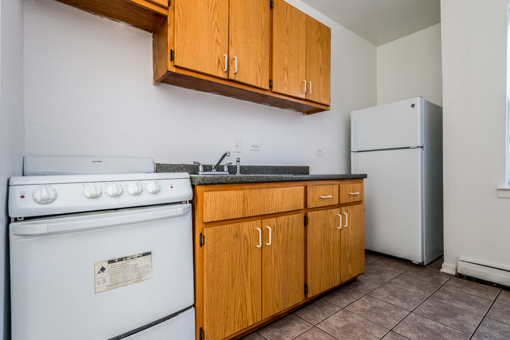 Auburn Gresham Chicago Apartments for Rent | 543 W 74th St Kitchen